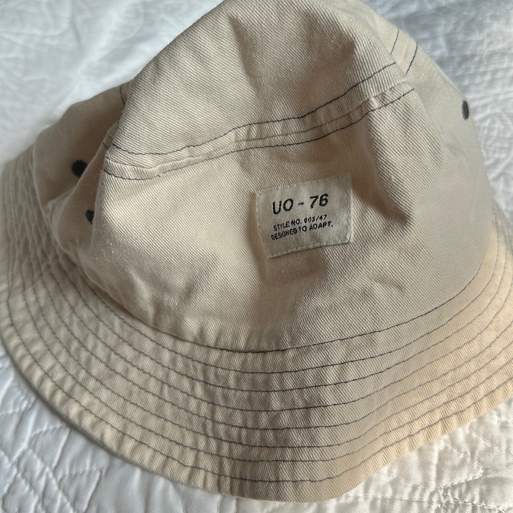 Bucket hat